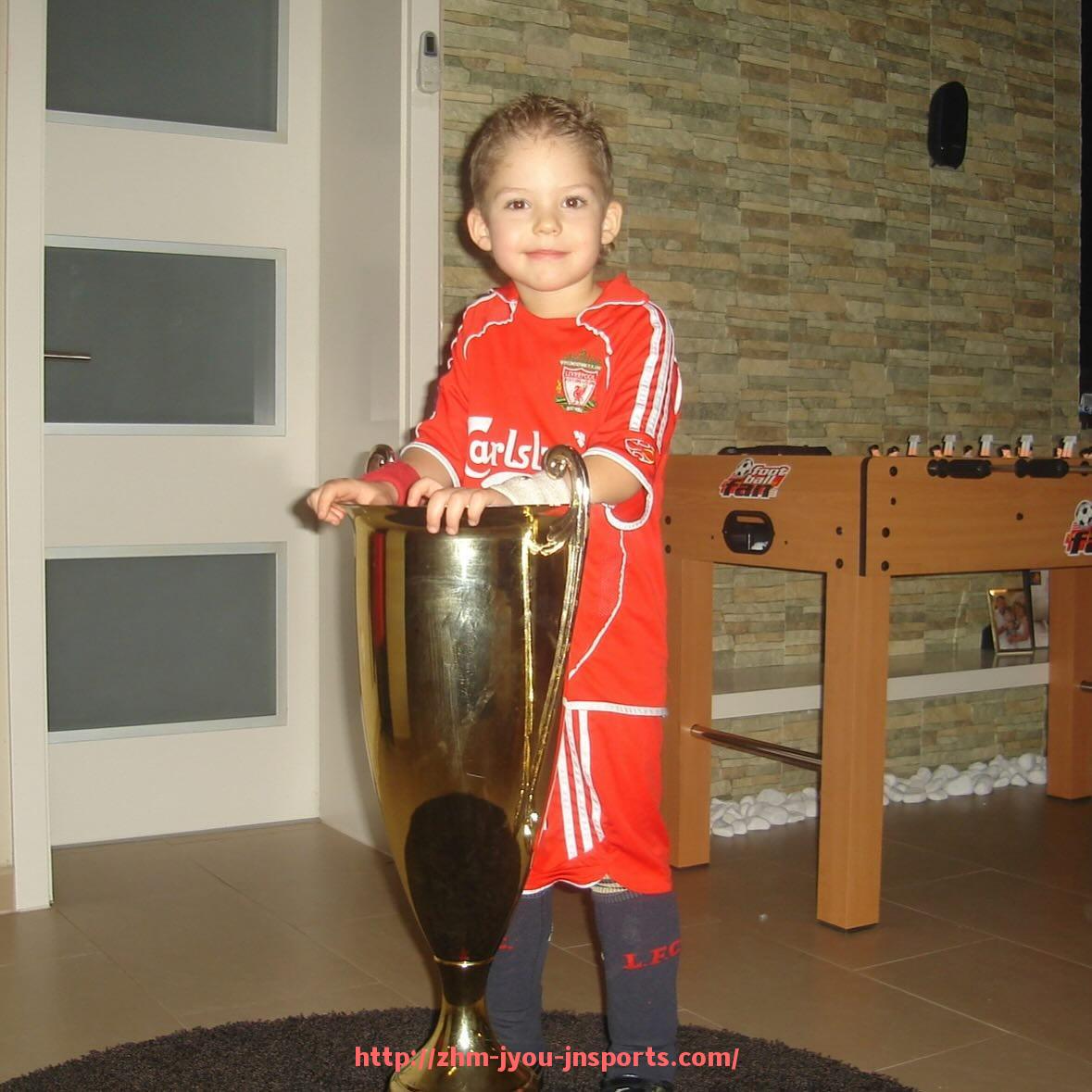 jiuyou九游娱乐-欧冠联赛中德甲球队制造爆冷的经典比赛回顾